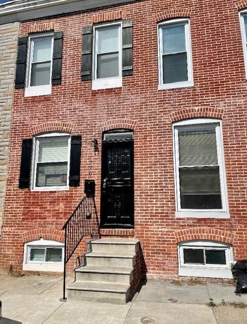 Primary Photo - 230 N Rose St