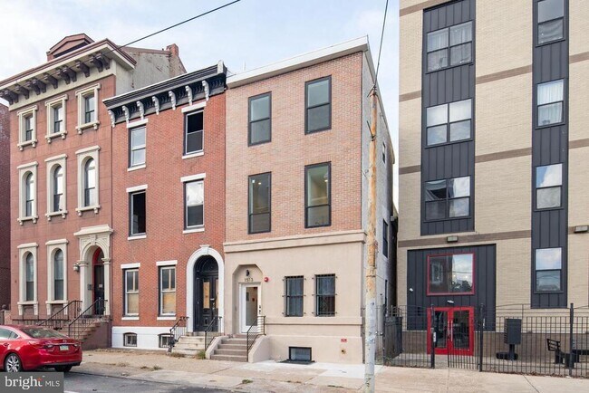 Building Photo - 1513 W Girard Ave