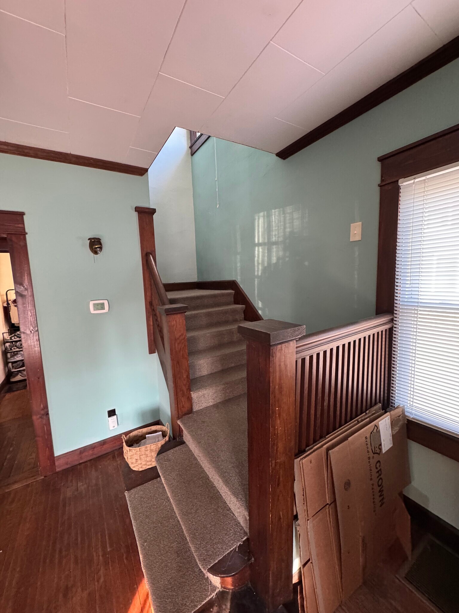 Building Photo - 409 E 1st St