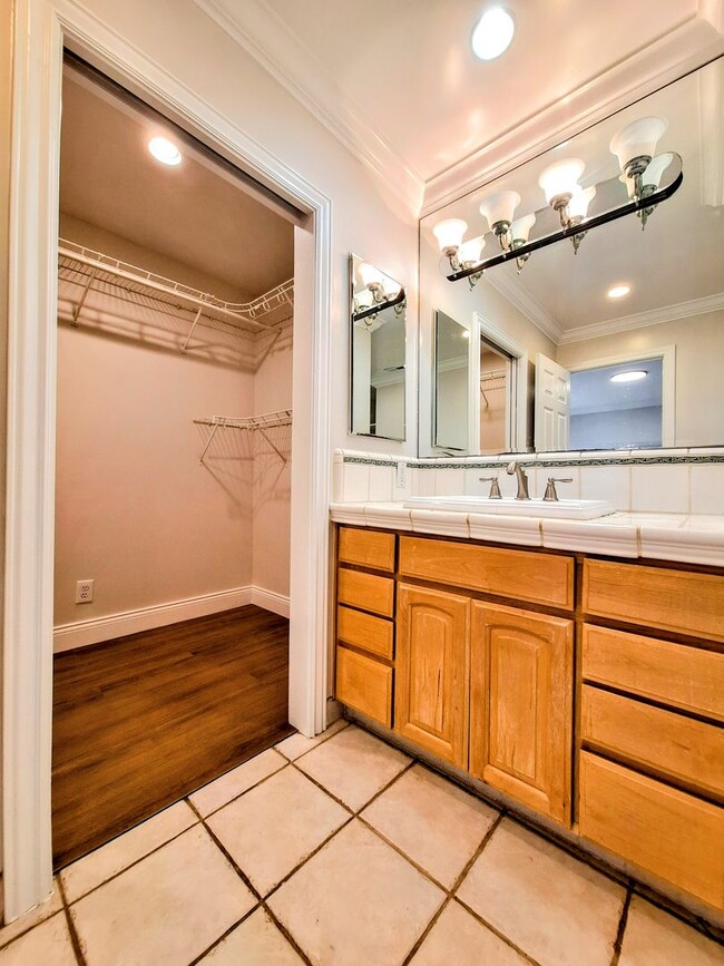 Building Photo - Beautiful Single Story House w/Low Mainten...