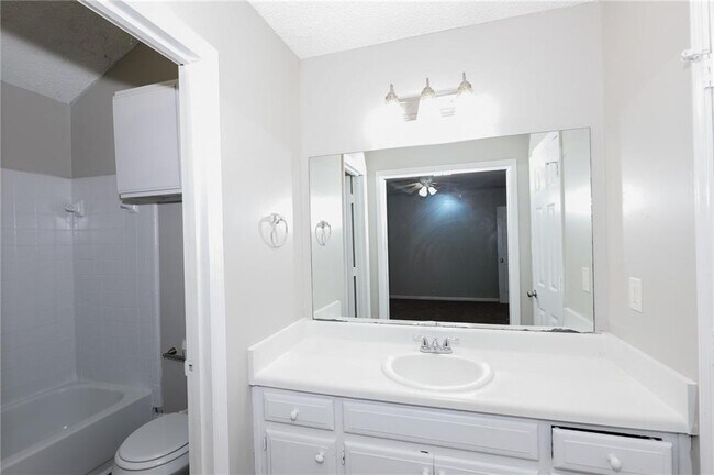 Building Photo - 3539 Tulip Dr