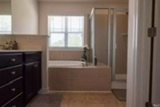 Building Photo - Townhome in Flowers Plantation with Water ...