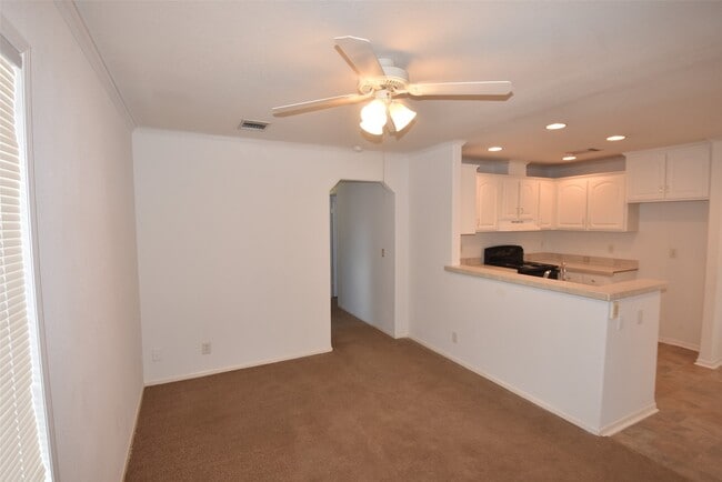 Building Photo - 10010 Sugarvine Ln