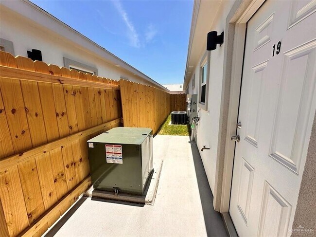 Building Photo - 740 N Alamo Rd