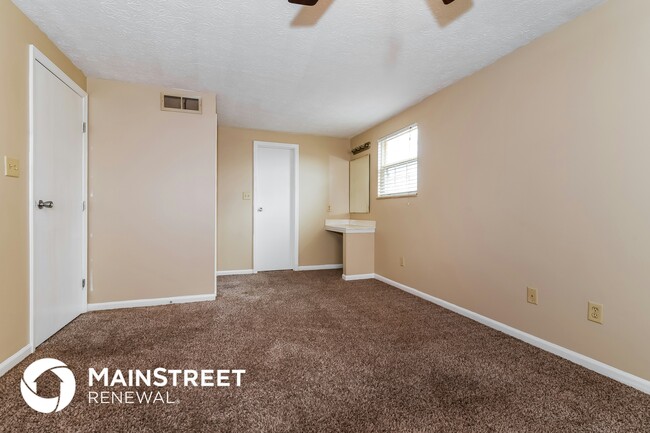 Building Photo - 7727 Maradona Dr S