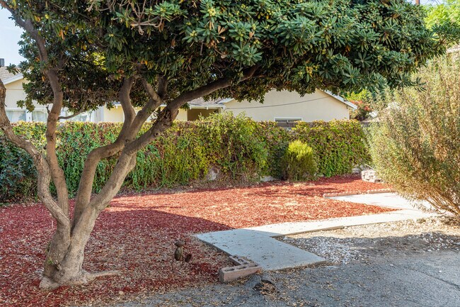 Building Photo - 12415 1/2 Chandler Blvd-A