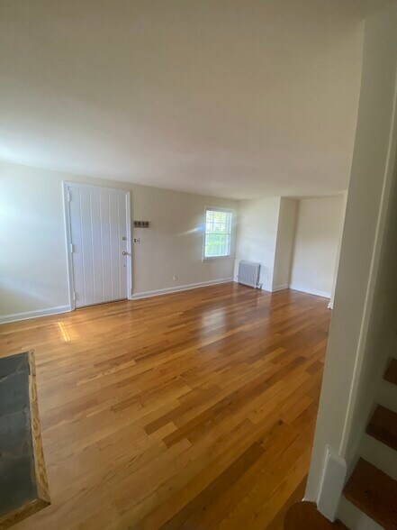 Building Photo - 621 Greenbrook Rd