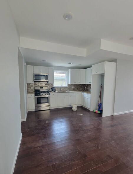 Building Photo - 153 E 23rd St