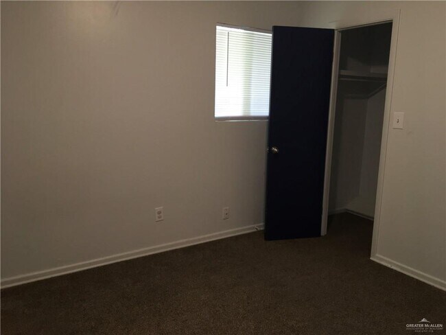 Building Photo - 17 S Broadway St