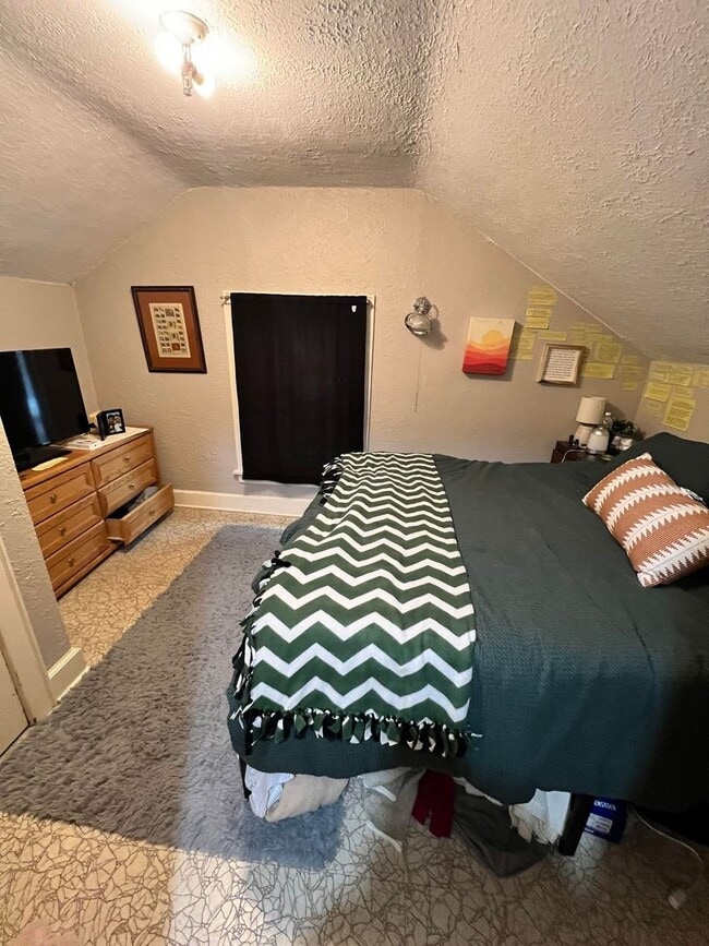 Building Photo - 420 W Arrowhead Rd