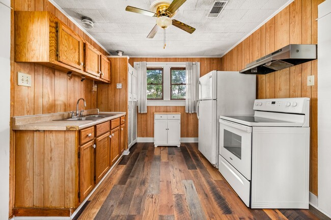 Building Photo - Charming 2 Bedroom 1 Bath In Boyce!