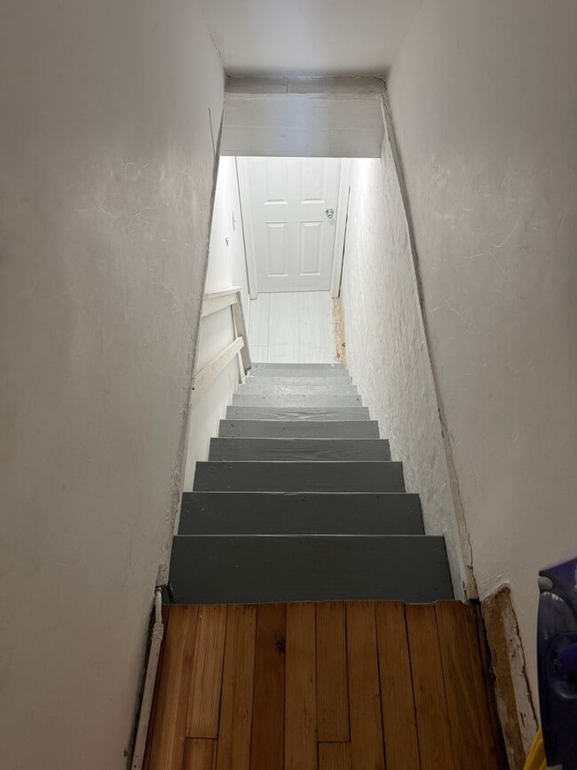 Building Photo - 1349 W 41st St