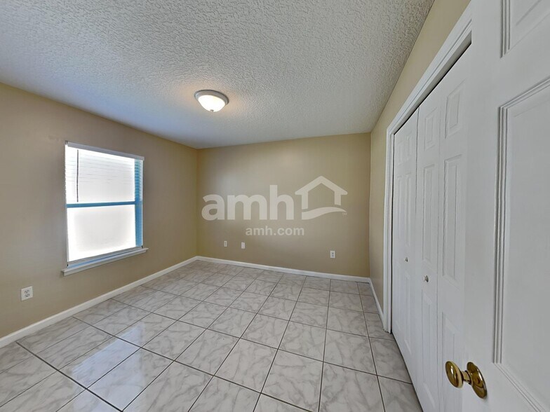 Building Photo - 9422 Daniels Mill Dr