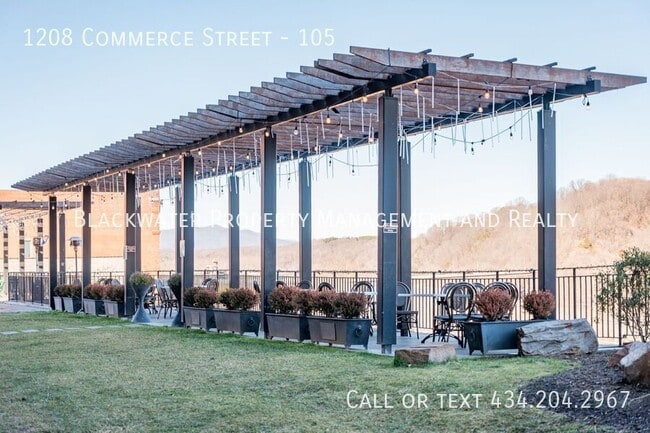 Building Photo - 1208 Commerce St