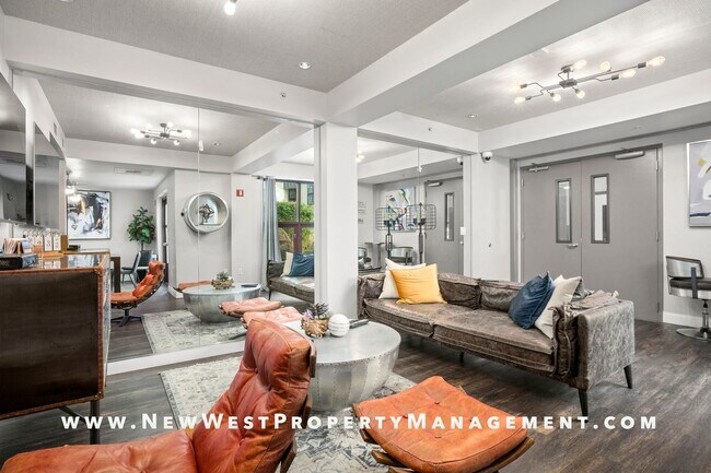 Building Photo - Spacious East Village Penthouse Studio at Metrome! Small Pet Ok! 1 Parking Space Included!