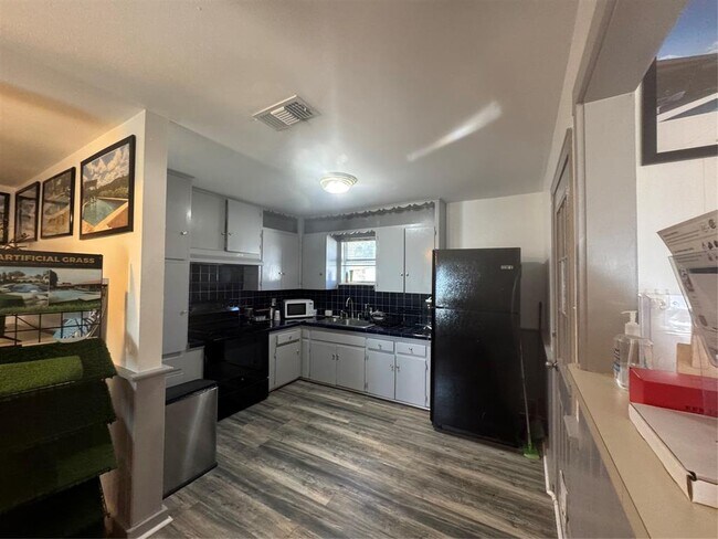 Building Photo - 5300 US-290