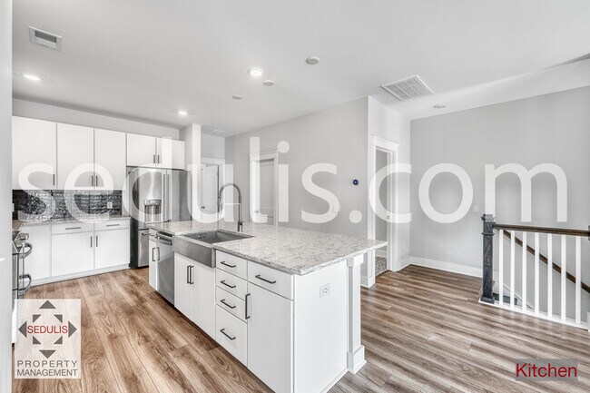 Building Photo - 4555 Mixson Ave