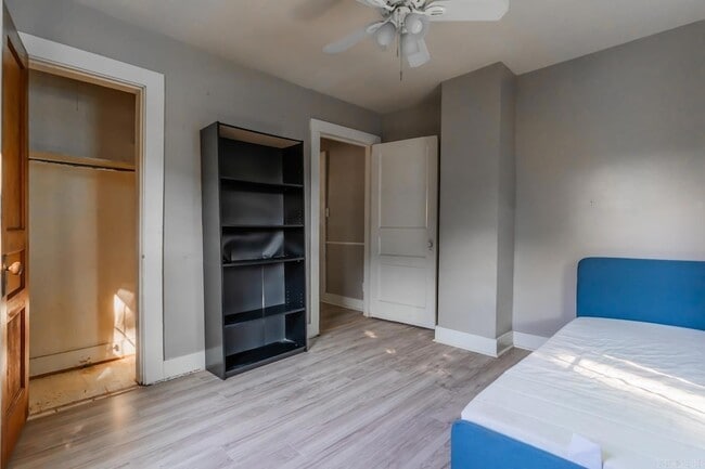 Building Photo - 505 W Texie Ave