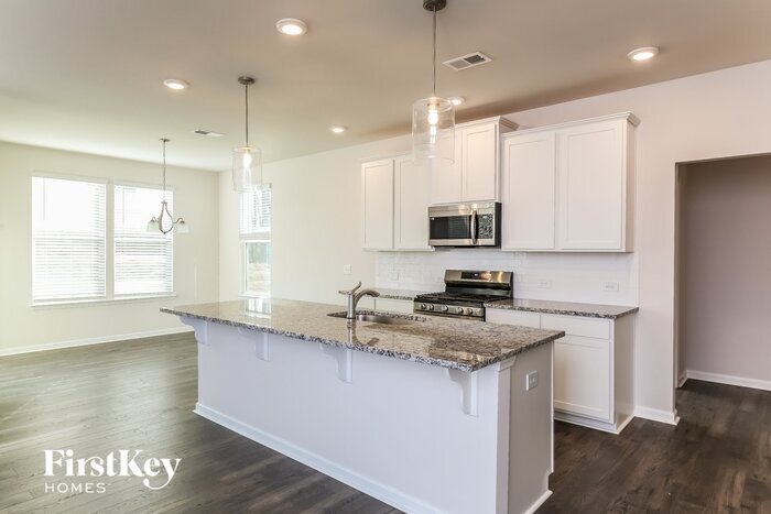 Building Photo - 558 Hillpark Ln