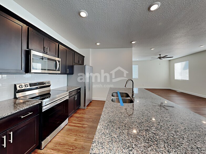 Building Photo - 5924 Verdigris Dr