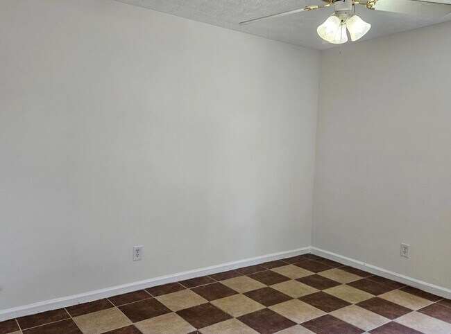 Building Photo - 3172 Creekwood Dr