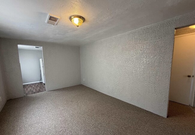 Building Photo - 3119 N Western Ave