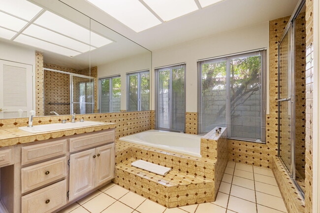 Building Photo - 72056 Palm Haven Dr