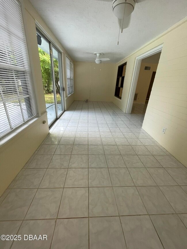 Building Photo - 525 Tarragona Way