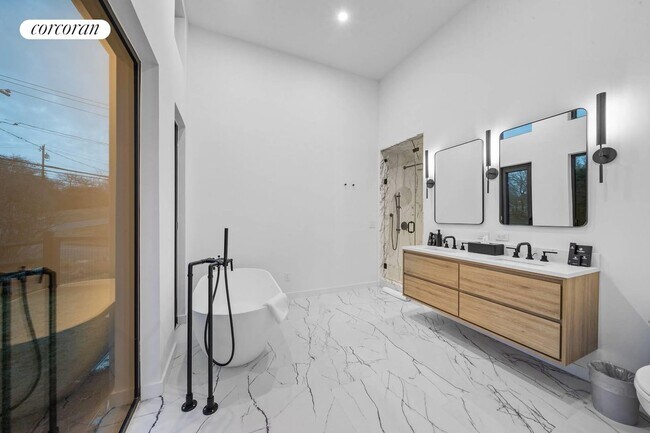 Building Photo - 21 S Edin St