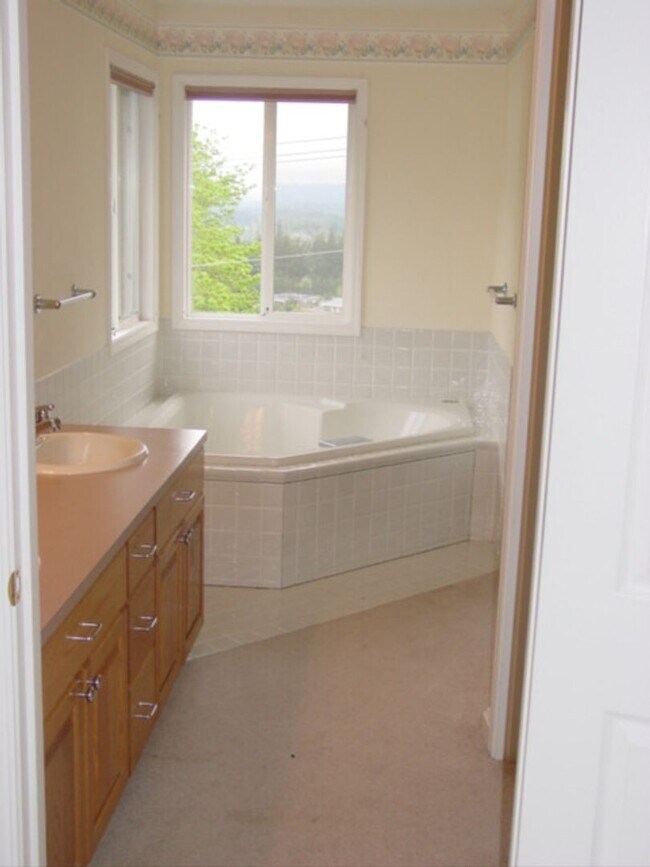 Building Photo - COOPER MOUNTAIN AMAZING VIEW