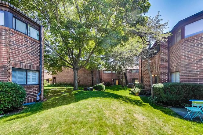 Building Photo - 827 S Racine Ave