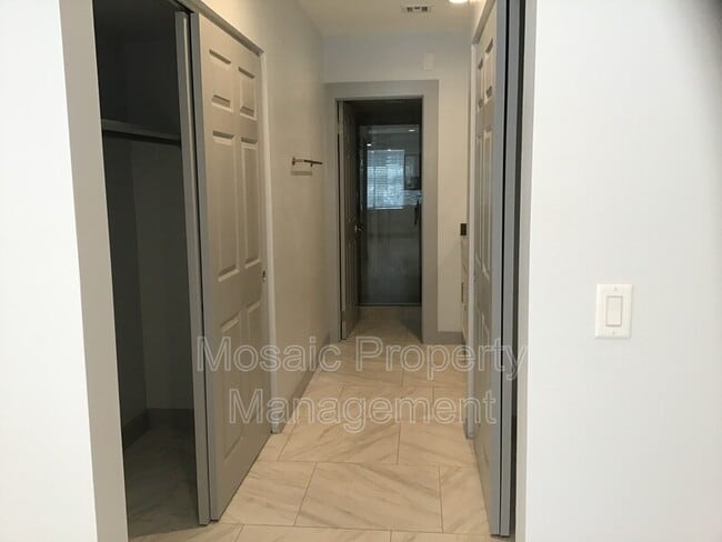 Building Photo - 4268 W Park Ave