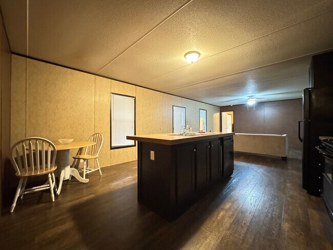 Building Photo - 3 Bed 2 Bath Mobile Home