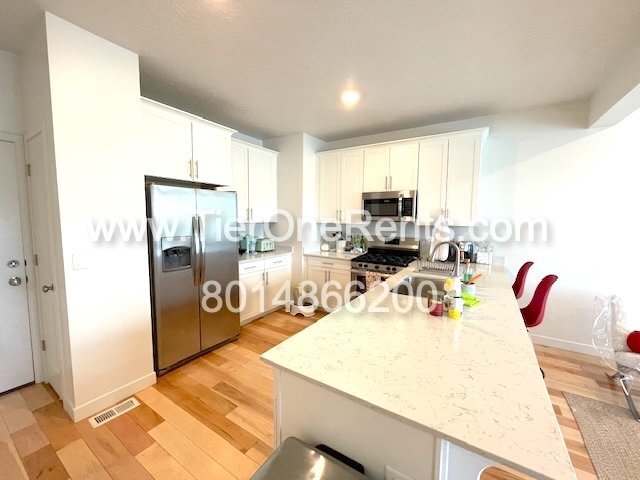 Building Photo - This property offers a NO DEPOSIT option a...