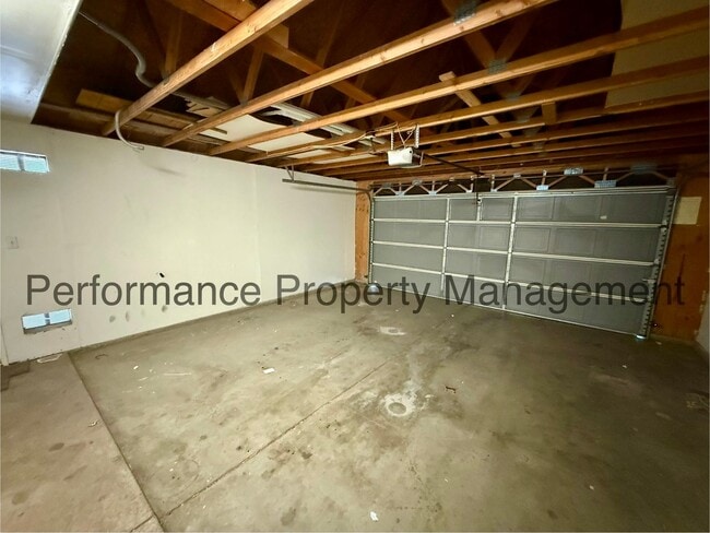Building Photo - Charming 3 Bed/2 Bath SW Bakersfield Home ...