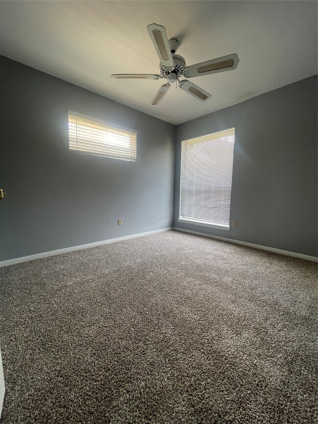 Building Photo - 5515 Strack Rd