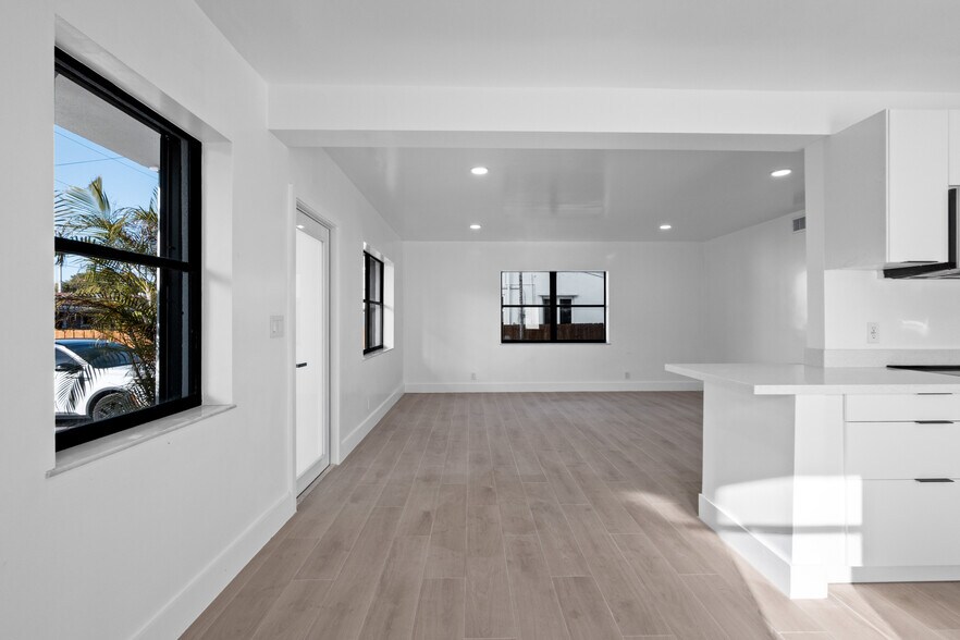 Building Photo - 442 NE 71st St
