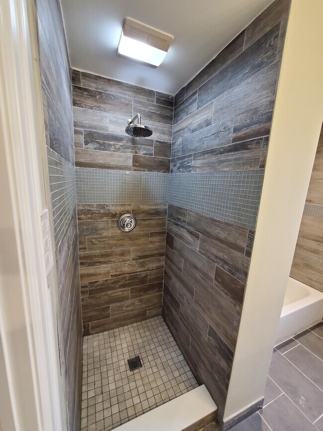 Building Photo - 2914 Hurlbut St