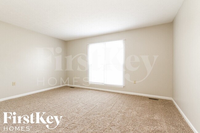 Building Photo - 2204 Valley Creek W Ln