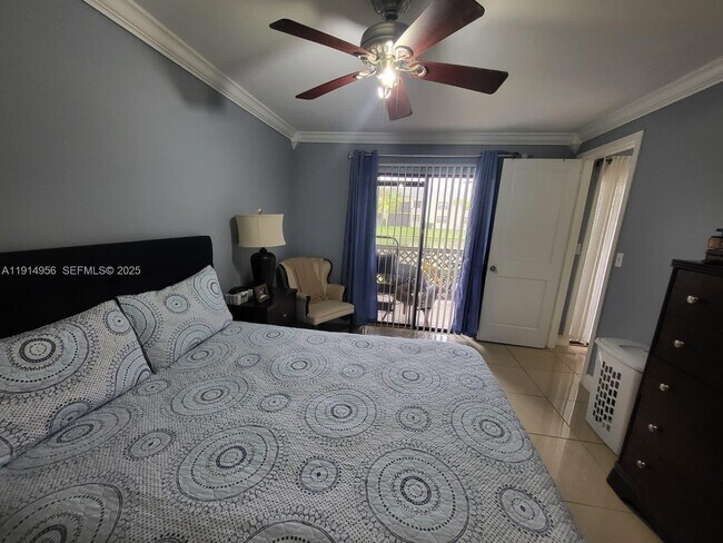 Building Photo - 960 N Franklin Ave