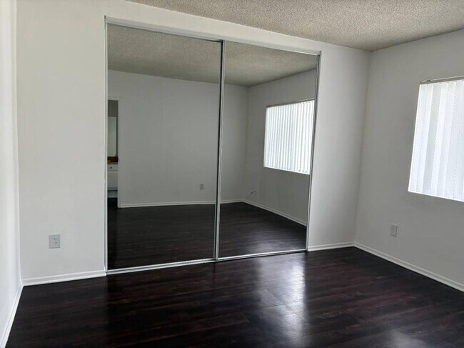 Building Photo - 1.0 bedroom in Los Angeles California 91343