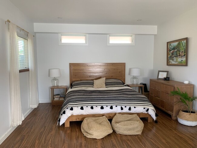 Building Photo - Renovated 3 bed, 2 bath Duplex Home in Waialua