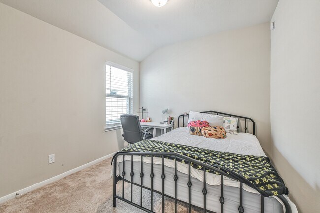 Building Photo - 19111 Friesian Stallion Ln