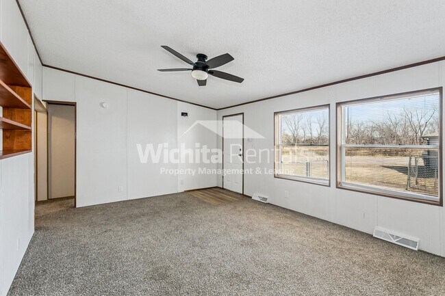 Building Photo - 3315 W Fernwood St