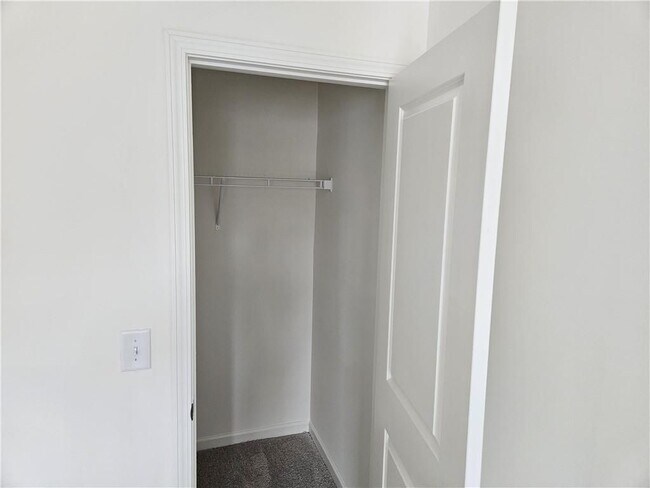 Building Photo - 326 Silverton Dr