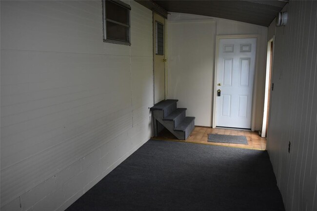 Building Photo - 107 Bogart St