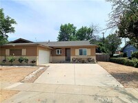 Building Photo - 1638 Grove Pl