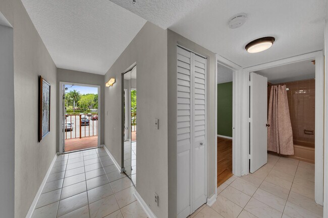 Building Photo - 14623 Bonaire Blvd