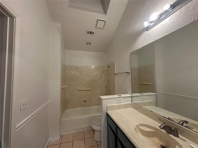 Building Photo - 1104 University Dr