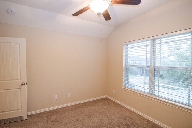 Building Photo - 7042 Bristol Memorial Dr